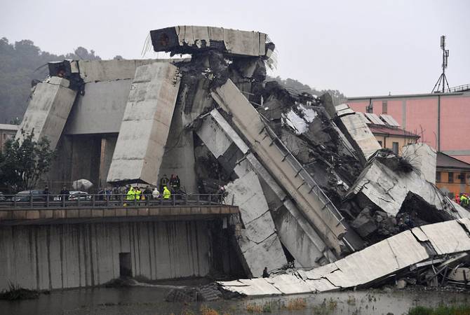 СМИ: жители Генуи начали получать новые дома после эвакуации из зоны обрушения 
моста