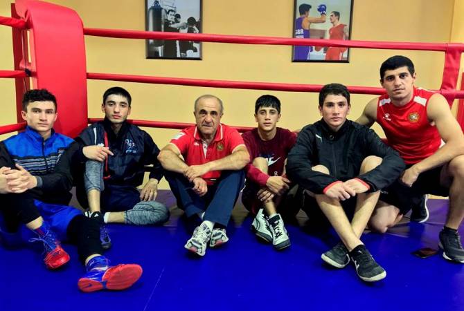 Молодые боксеры начинают борьбу на первенстве мира