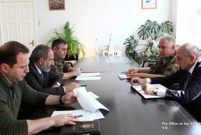 Никол Пашинян и  Бако Саакян обсудили  ситуацию на границе