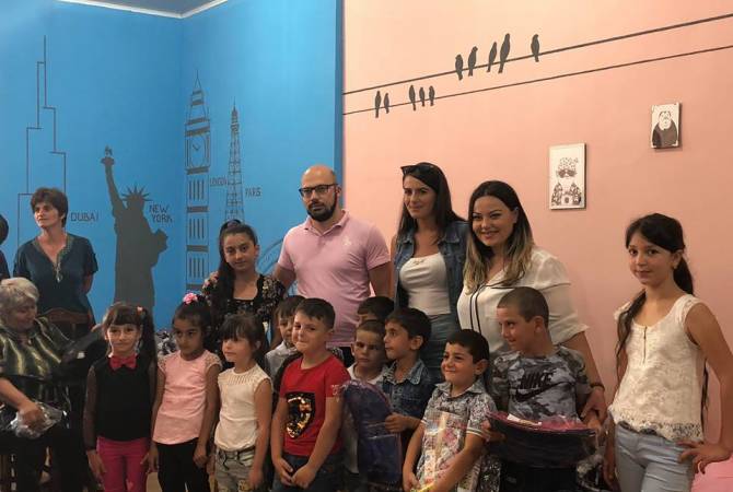 Инициатива «Подари улыбку» подарила первоклассникам общин Айгебац и Нор Ахурян  
школьные  принадлежности