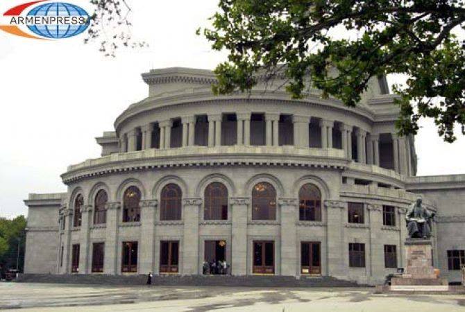 Министр культуры Армении Лилит Макунц видит необходимость радикальных изменений в 
оперном театре
