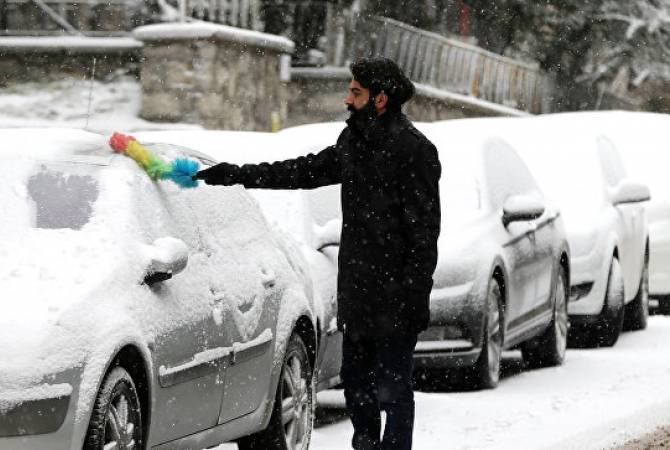 В Турции в разгар туристического сезона выпал снег
