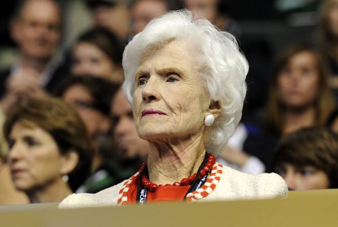 На похороны Маккейна придет его 106-летняя мать