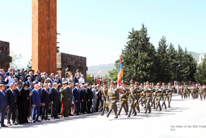 Бако Саакян и Армен Саркисян приняли участие  в  праздничных мероприятиях по случаю 
27-летия  Независимости Арцаха

 