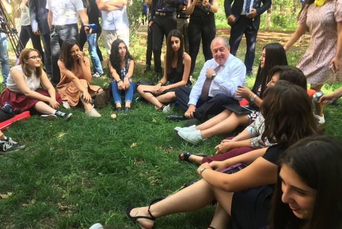 Президент Армен Саркисян не считает уместным сравнение систем образования Армении 
с другими странами