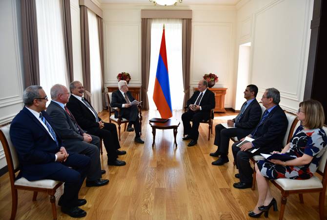 رئيس الجمهورية أرمين سركسيان يعقد اجتماع مع ممثلي صندوق مركز تيكيان والحزب الديمقراطي 
الأرمني الليبرالي-الرامكافار