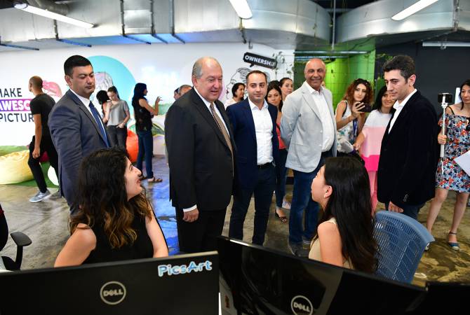 رئيس الجمهورية أرمين سركيسيان يزور شركة PicsArt الأرمنية- ذات التطبيق البرامجي الخادم لأكثر من 
100 مليون مستخدم شهرياً-