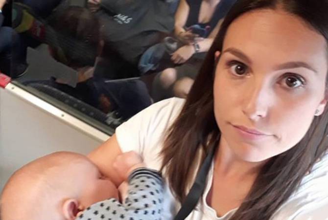 Мать стоя покормила ребенка посреди электрички и пожаловалась на пассажиров