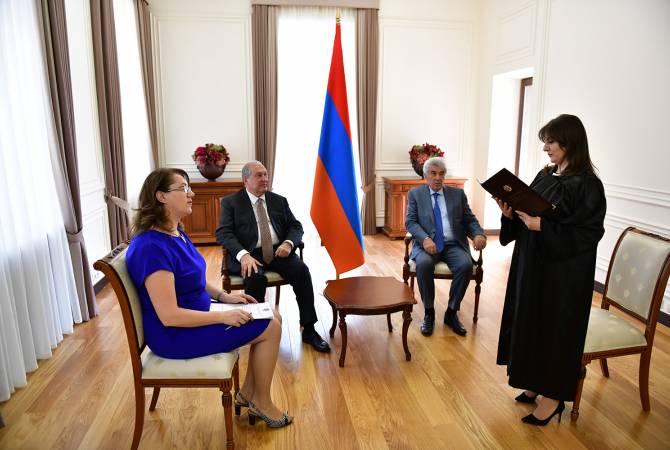 В  резиденции президента  Армении состоялась церемония  присяги новоназначенного 
судьи