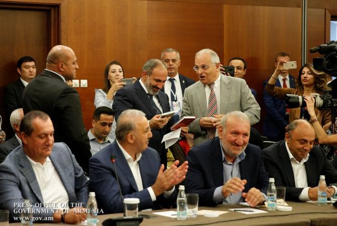 PM Pashinyan suggests Russia-based Armenian businessmen to substitute charity logic with 
jobs 