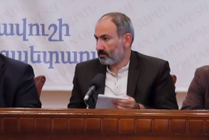 Самыми почитаемыми людьми в  Армении должны  быть те, кто создает  для  страны  
богатство — премьер участвует в  инвестиционном форуме  в  Тавуше