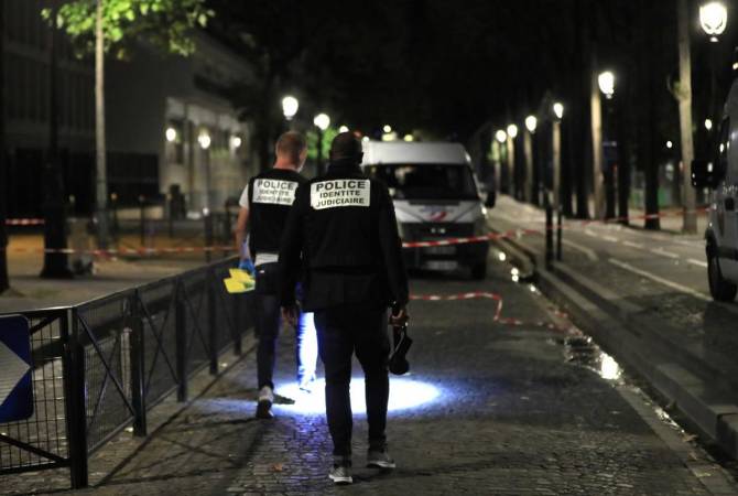 Мужчина с ножом ранил семь человек в центре Парижа