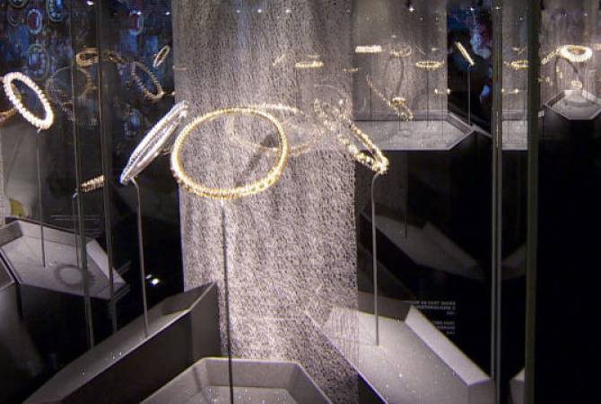 Էլիզաբեթ Թեյլորի զարդերը՝ Մոսկվայում. կադրեր ցուցահանդեսից 
