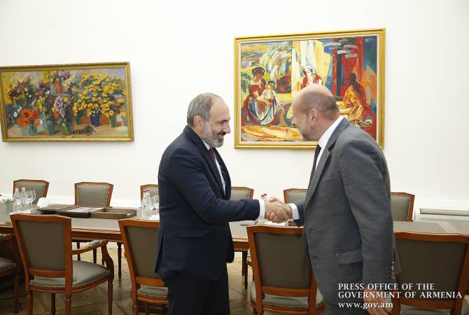 PM Nikol Pashinyan receives philanthropist Albert Poghosyan 