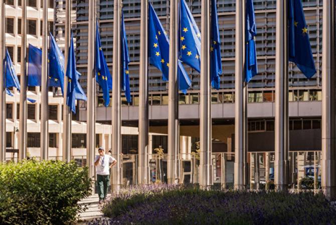 Юнкер призвал принимать отдельные решения ЕС квалифицированным большинством