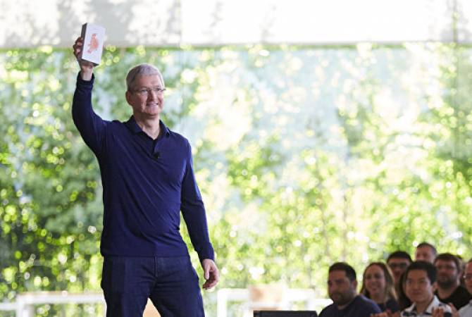 Тим Кук оценил объем продаж Apple