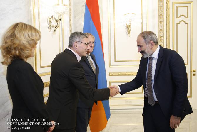 Никол Пашинян принял делегацию во главе с председателем группы дружбы Франция-
Армения Жильбером-Люком Девиназом