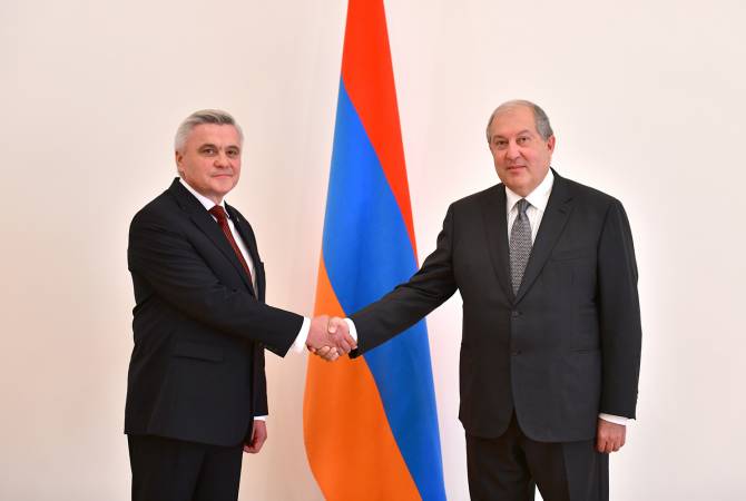 Президенту Армении верительные грамоты вручил новоназначенный посол Украины в 
Армении Петр Литвин