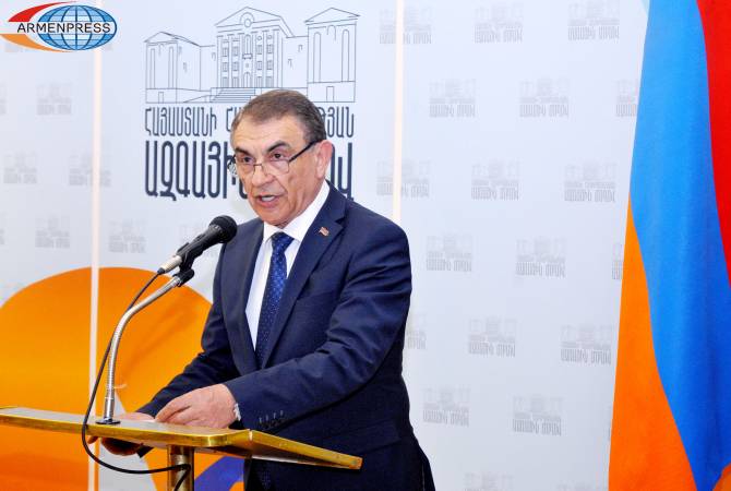 Ара Баблоян отмечает в Армении динамичный прогресс по части демократии
