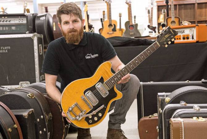 СМИ: гитара Джорджа Харрисона продана в Великобритании более чем за $450 тысяч