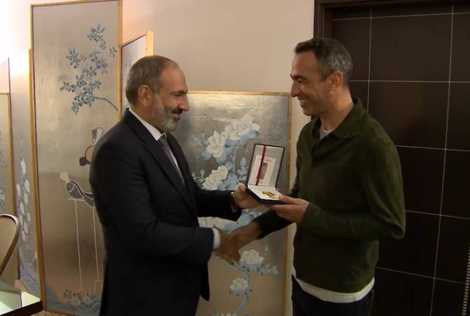 Никол Пашинян наградил Юрия Джоркаева медалью Признательности