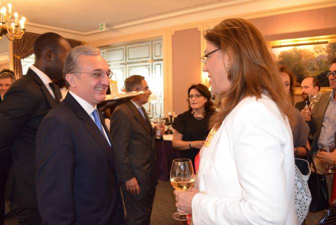 وزير خارجية أرمينيا زوهراب مناتساكانيان يلتقي مع ممثلين من المجتمع الأرمني في سويسرا 