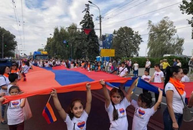 Դնեպրի քաղաքի օրվա տոնակատարությանը հայ ակտիվիստները ծածանել են 
Հայաստանի 20 մետրանոց դրոշը 