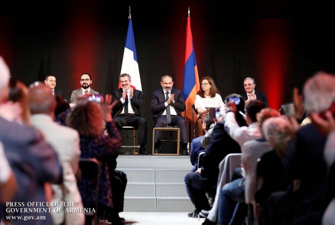 يمكن لأرمينيا أن تلعب دوراً مهماً أكثر في العلاقلات الدولية- رئيس الوزراء نيكول باشينيان في لقاء مع 
ممثلي المجتمع الأرمني والمنظمات الأرمنية في فرنسا-