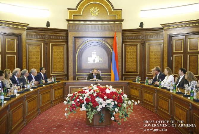 Armenian PM holds meeting with visiting foreign envoys stationed in Georgia 