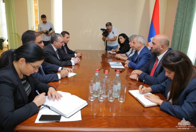 رئيس برلمان آرتساخ أشوت غوليان يعقد اجتماع مع وزير الخارجية الأرميني زوهراب مناتساكانيان في 
ستيباناكيرت