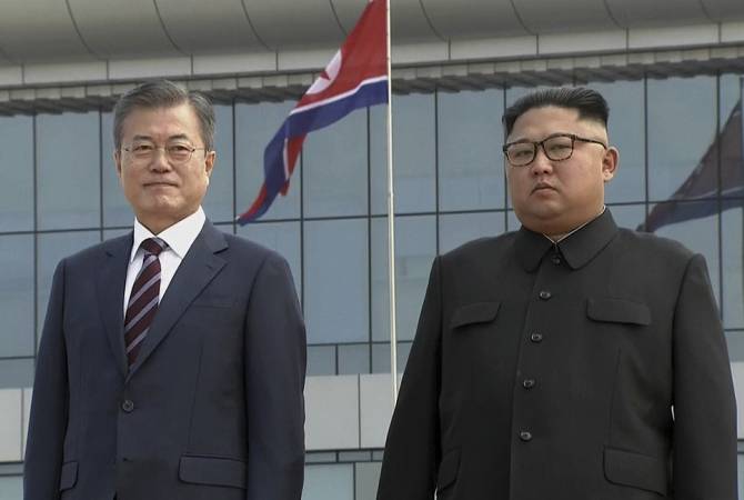 Президента Республики Корея в аэропорту Пхеньяна встретил лидер КНДР Ким Чен Ын