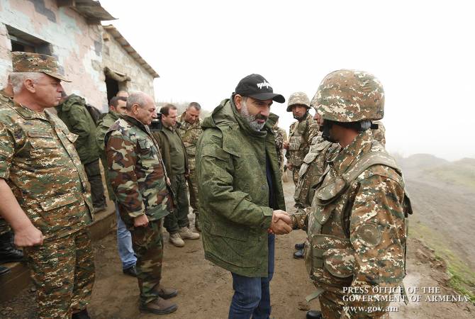 La situation est entièrement contrôlée par les forces armées de la République d'Arménie et 
l'armée de défense: Nikol Pashinyan a visité les positions de défense d'Artsakh