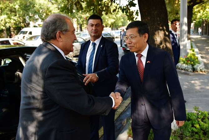 Президент Армении посетил посольство Китая в Армении