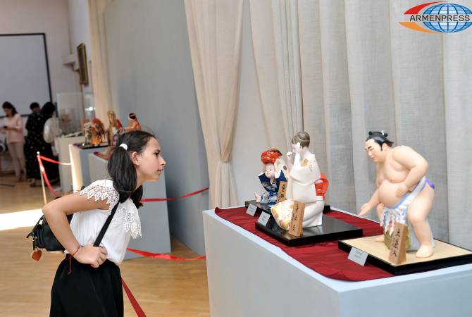 Ճապոնական մշակույթը Հայաստանի արվեստասերներին ներկայացավ ավանդական 
տարազ կրող տիկնիկներով