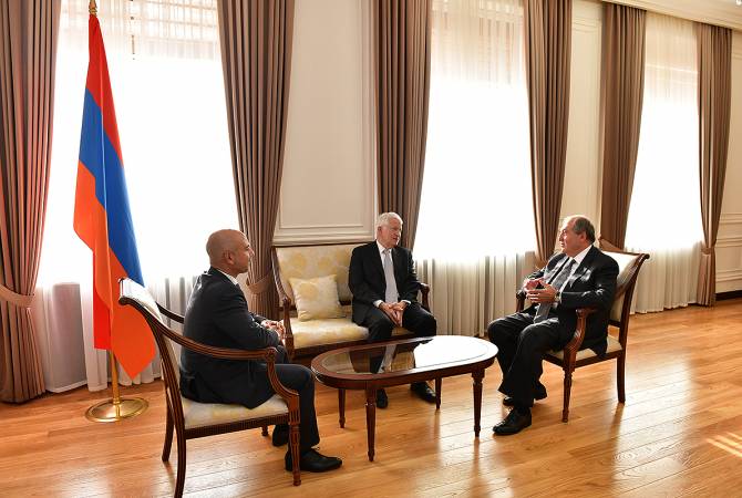 Президент Армении принял Эрикa Эсраилянa и Джинa Блокa

