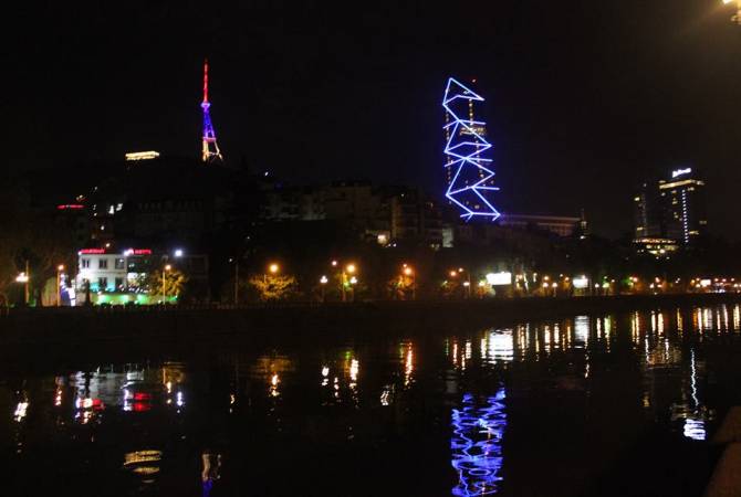Тбилисская телебашня освещена цветами армянского триколора