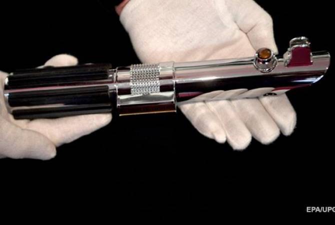 «Աստղային պատերազմներից» լուսային սուրը Լոնդոնի աճուրդում վաճառել են 179 
հազար դոլարով
