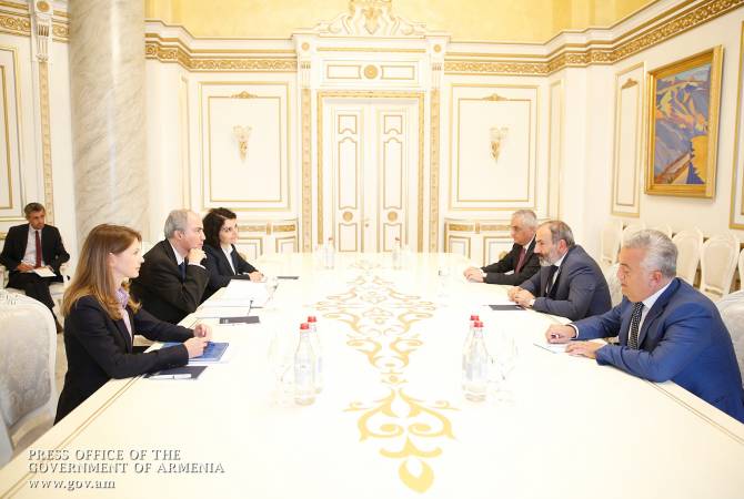 Премьер-министр принял руководителя армянской миссии МВФ

 