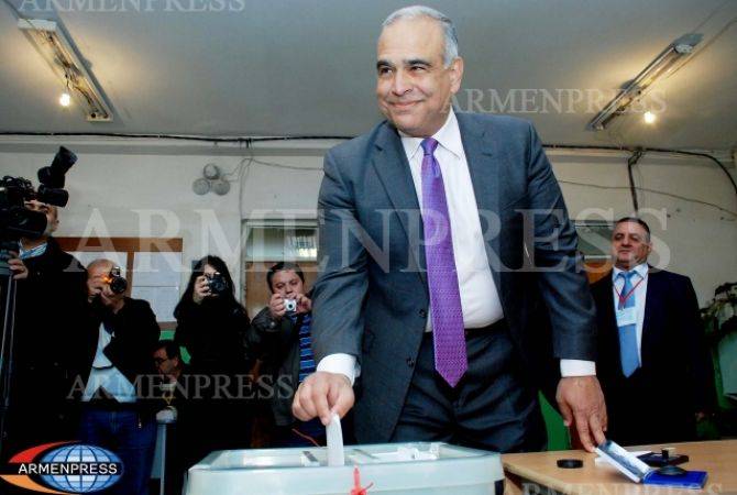 Քաղաքապետի թեկնածու Րաֆֆի Հովհաննիսյանը մասնակցեց քվեարկությանը