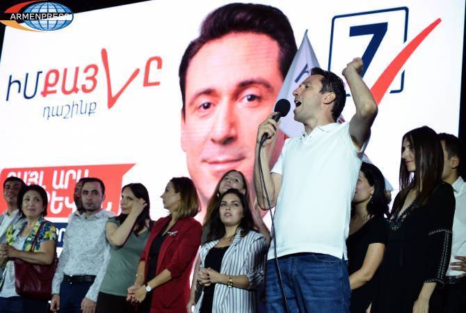 Selon les données préliminaires le bloc  «Mon pas» aurait largement remporté les élections extraordinaires du Conseil municipal d’Erevan. 