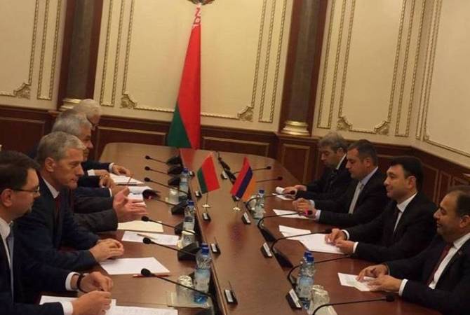 “Проданное Азербайджану оружие стреляет по Армении”: Эдуард Шармазанов в 
парламенте Беларуси

