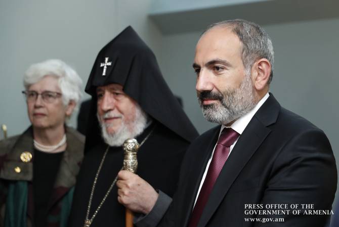 رئيس الوزراء نيكول باشينيان يحضر معرض «أرمينيا» في ميتروبوليتين نيويورك مع قداسة كاثوليكوس عموم 
الأرمن كاريكين الثاني