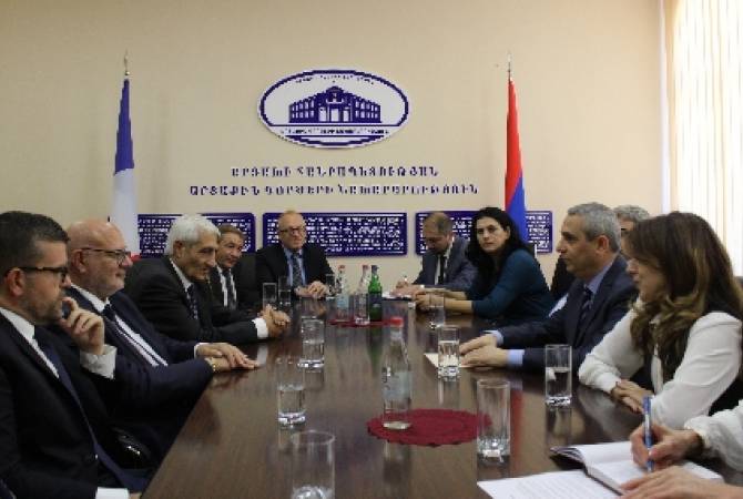 Le Ministre des Affaires étrangères d’Artsakh a reçu la délégation d’Alfortville de la France 