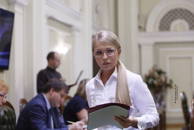 В рейтинге кандидатов в президенты Украины лидируют Тимошенко и Зеленский