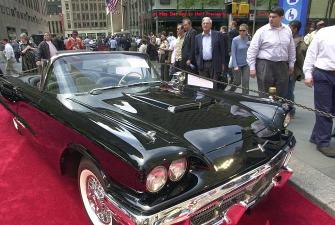 Черный кабриолет Мэрилин Монро выставили на аукцион за $500 тыс.