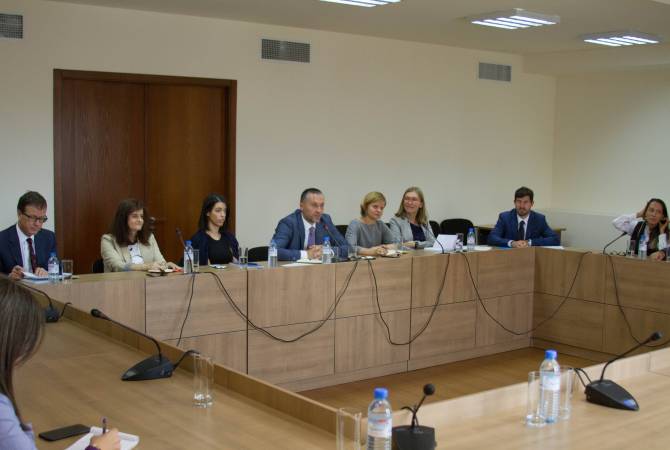 Замминистра ИД Армении принял делегацию дипломатов политических экспертов и 
журналистов США и ЕС

