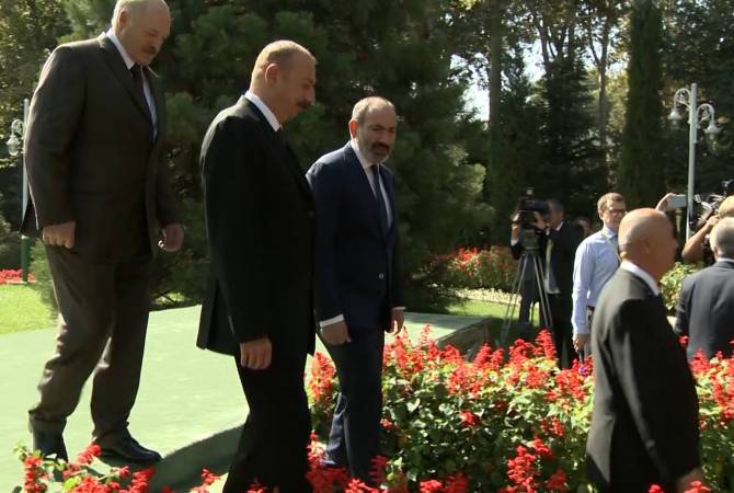 Никол Пашинян и Ильхам Алиев имели в Душанбе краткую беседу