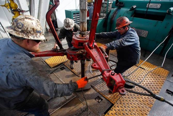Иран не планирует снижать добычу нефти из-за давления США