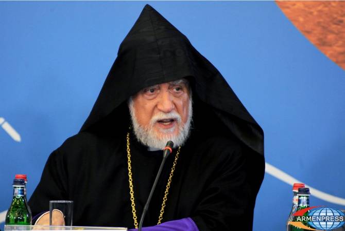 Les condoléances du Patriarche Aram 1er à la famille de Charles Aznavour 