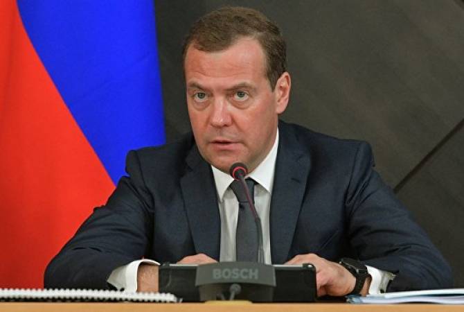 Le Premier ministre de la Fédération de Russie Dmitri Medvedev a exprimé ses condoléances 
pour le décès de Charles Aznavour  